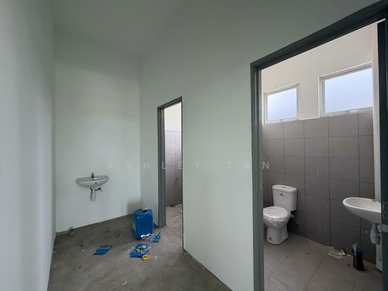 Factory for Rent in Kawasan Perindustrian Nafiri (Sungai Jawi) - Ashley Tan - Bathroom - PropertyGuru.com.my