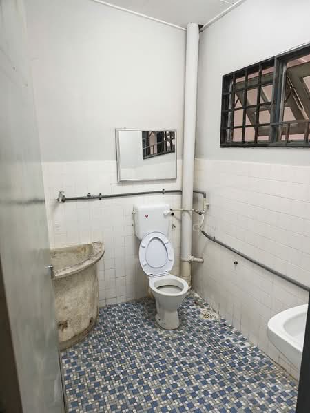 2-storey Terraced House for Sale in Taman Sungai Besi Indah (Seri Kembangan) - Even Chong - Bathroom - PropertyGuru.com.my