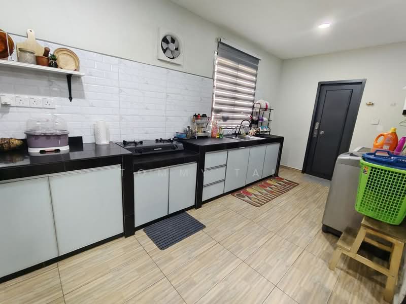 Rumah Teres 2 Tingkat untuk Dijual di Bandar Putra (Kulai) - Tommy Tai - Kitchen - PropertyGuru.com.my