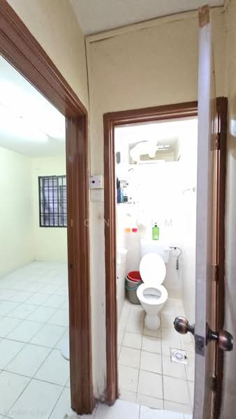 Flat for Sale at Taman Tampoi Indah - Fion Lim - Bathroom - PropertyGuru.com.my