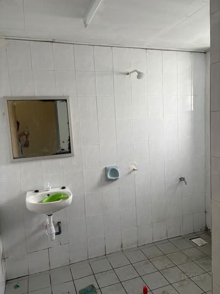 Shop for Sale in Taman Sungai Kapar Indah (Kapar) - Eric Yap - Bathroom - PropertyGuru.com.my
