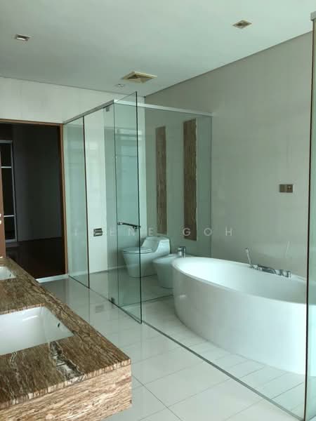 Kondominium untuk Disewa di 8 Gurney (The Shore Condominium) - Irene Goh - Bathroom - PropertyGuru.com.my