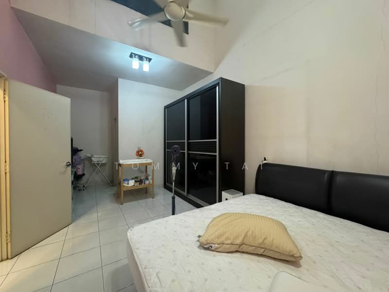 Rumah Teres 2 Tingkat untuk Dijual di Setia Tropika (Johor Bahru) - Tommy Tai - Bedroom - PropertyGuru.com.my