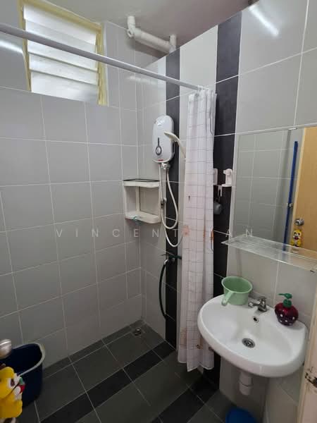 Apartment for Rent at Idaman Selasih - Vincent Tan - Bathroom - PropertyGuru.com.my