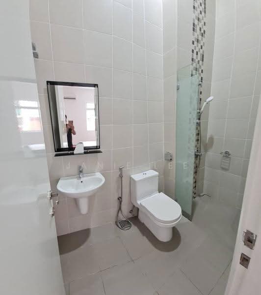 Semi-Detached House for Sale in Setia Eco Park (Setia Alam) - Janie Lee - Bathroom - PropertyGuru.com.my