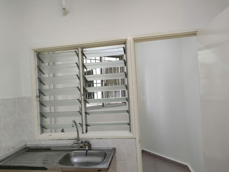 Apartment for Sale at Crystal Tower (Pangsapuri Kristal) - Jayden Chik - Kitchen - PropertyGuru.com.my