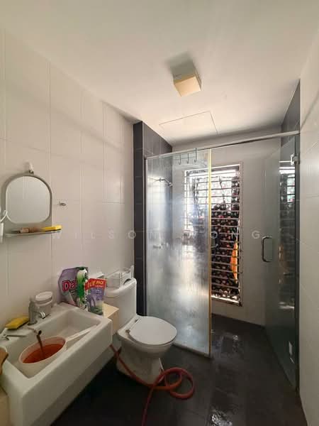 2.5-storey Terraced House for Sale in Puchong (Selangor) - Wilson Wong - Bathroom - PropertyGuru.com.my