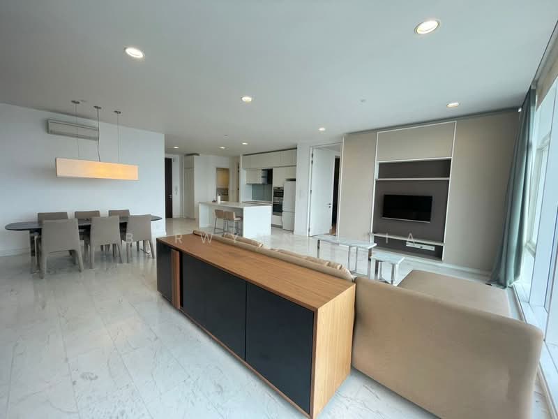 Servis Apartment untuk Disewa di The Face Suites (Platinum Suites) - Berwynn Chia - Living Room - PropertyGuru.com.my