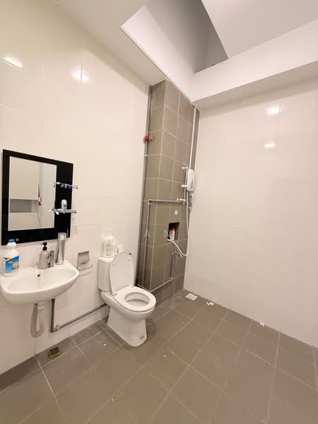 Rumah Teres 2 Tingkat untuk Dijual di Taman Molek (Johor Bahru) - Jordan Kau - Bathroom - PropertyGuru.com.my