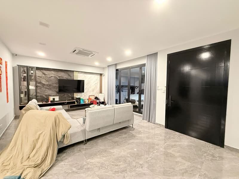 Rumah Teres 2 Tingkat untuk Dijual di Taman Molek (Johor Bahru) - Jordan Kau - Living Room - PropertyGuru.com.my