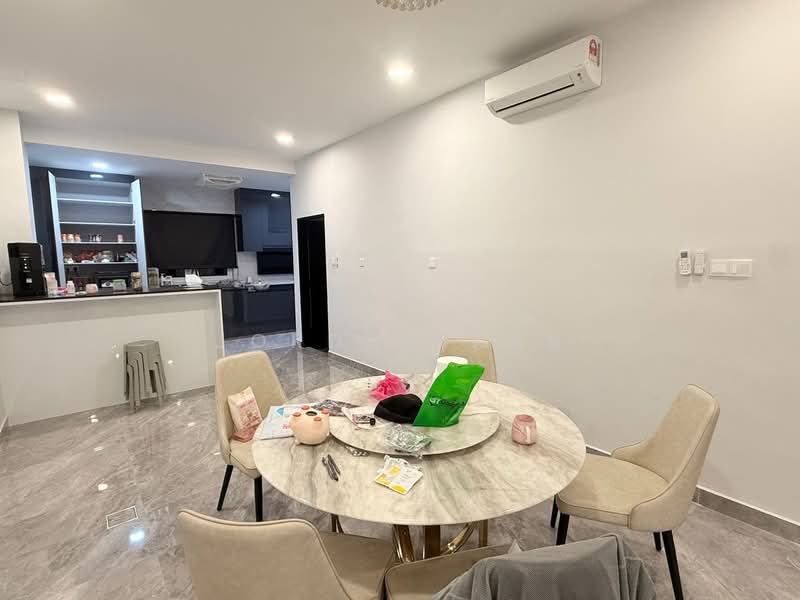 Rumah Teres 2 Tingkat untuk Dijual di Taman Molek (Johor Bahru) - Jordan Kau - Dining Room - PropertyGuru.com.my