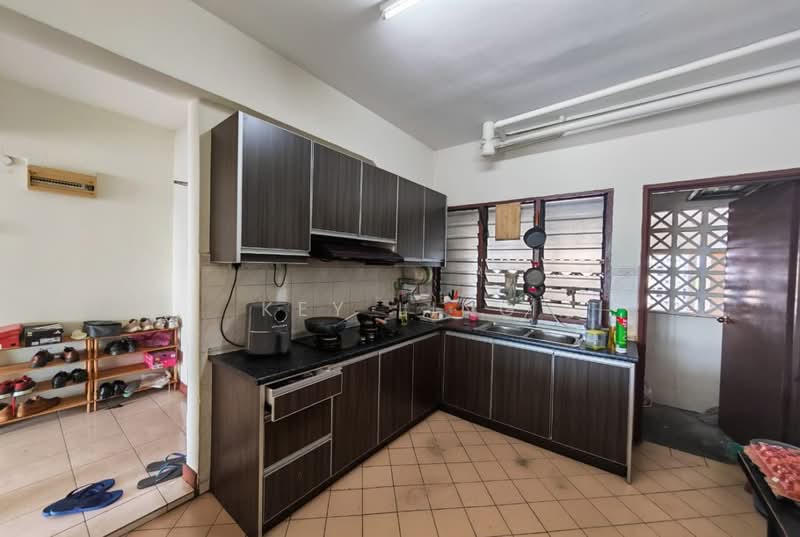 Condominium for Sale at Vista Komanwel A - Key Ling - Kitchen - PropertyGuru.com.my