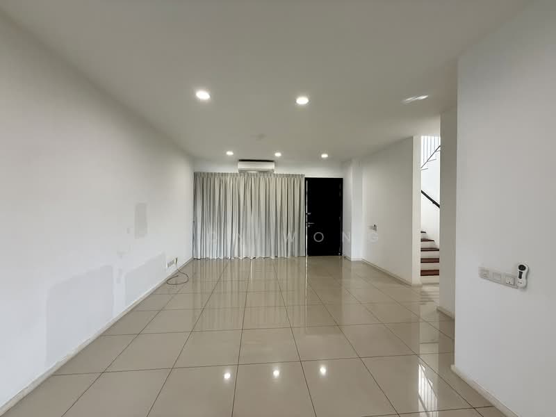 Rumah Teres untuk Dijual di Tamansari (Rawang) - LEON WONG - Living Room - PropertyGuru.com.my