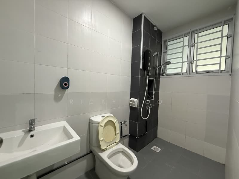 Rumah Teres 2 Tingkat untuk Dijual di Bandar Seri Alam (Masai) - Ricky Woo - Bathroom - PropertyGuru.com.my