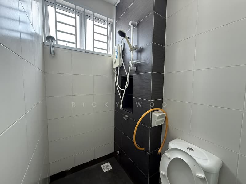 Rumah Teres 2 Tingkat untuk Dijual di Bandar Seri Alam (Masai) - Ricky Woo - Bathroom - PropertyGuru.com.my