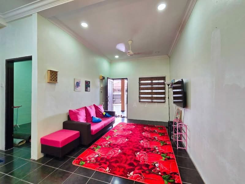 1-storey Terraced House for Sale in Bandar Utama Batang Kali (Batang Kali) - Faiza Aziz - Living Room - PropertyGuru.com.my