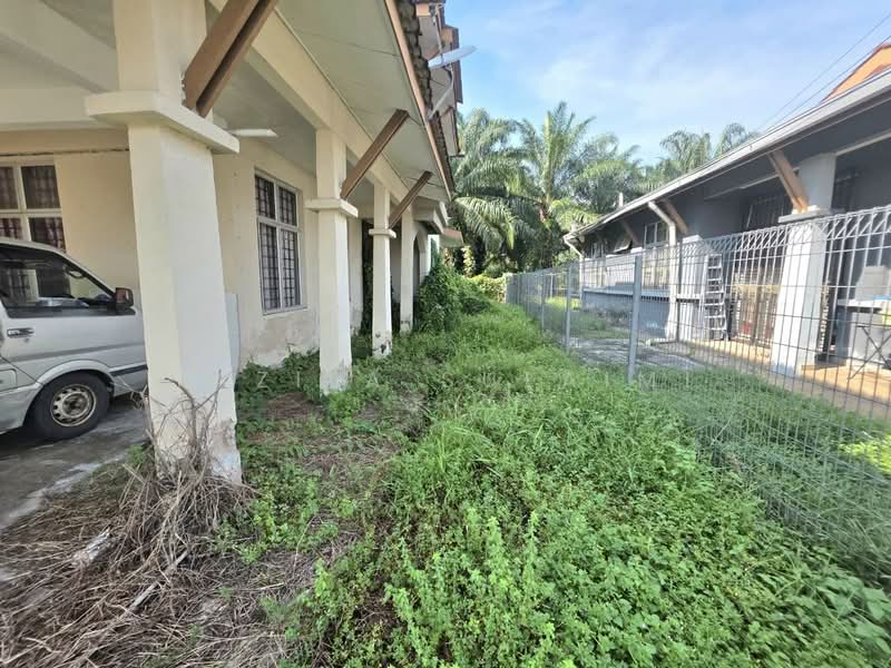 Semi-Detached House for Sale in Banting (Selangor) - Yazila Sulaimi - Exterior - PropertyGuru.com.my