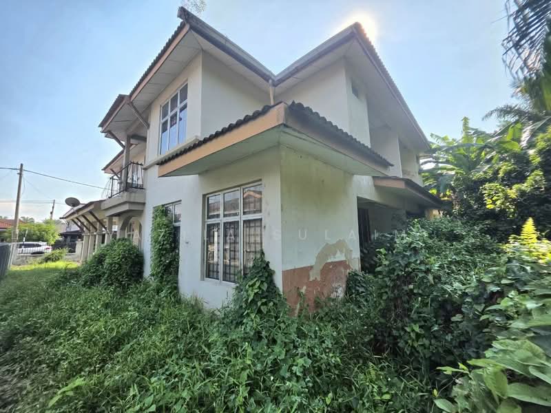 Semi-Detached House for Sale in Banting (Selangor) - Yazila Sulaimi - Exterior - PropertyGuru.com.my