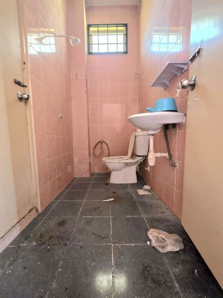 Semi-Detached House for Sale in Banting (Selangor) - Yazila Sulaimi - Bathroom - PropertyGuru.com.my