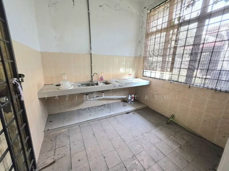 Semi-Detached House for Sale in Banting (Selangor) - Yazila Sulaimi - Kitchen - PropertyGuru.com.my