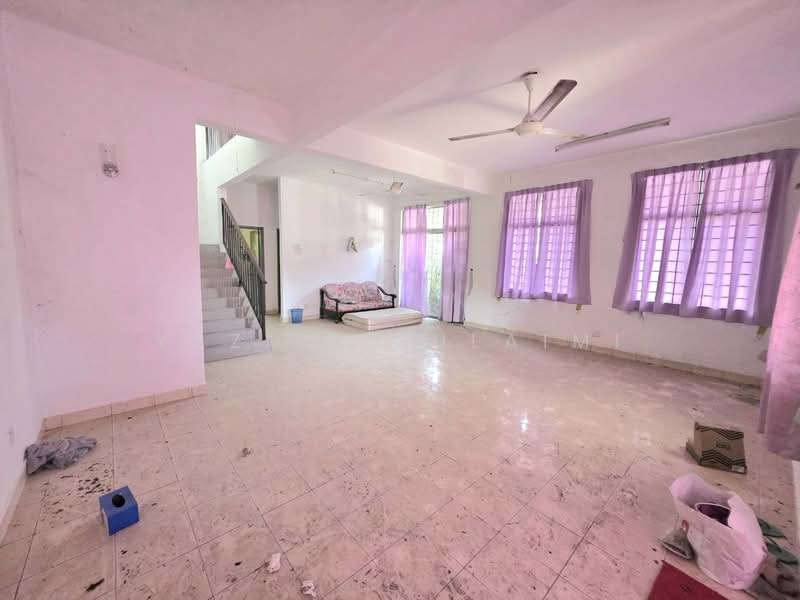 Semi-Detached House for Sale in Banting (Selangor) - Yazila Sulaimi - Living Room - PropertyGuru.com.my