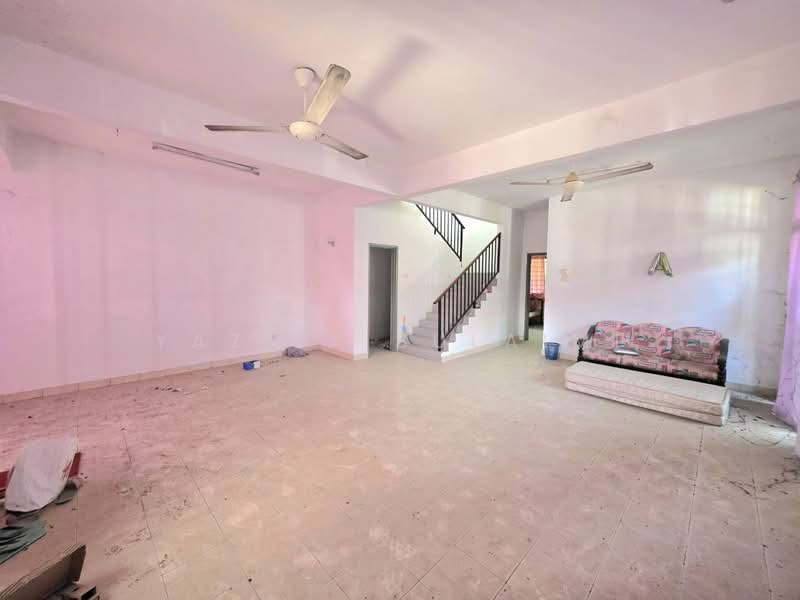 Semi-Detached House for Sale in Banting (Selangor) - Yazila Sulaimi - Living Room - PropertyGuru.com.my