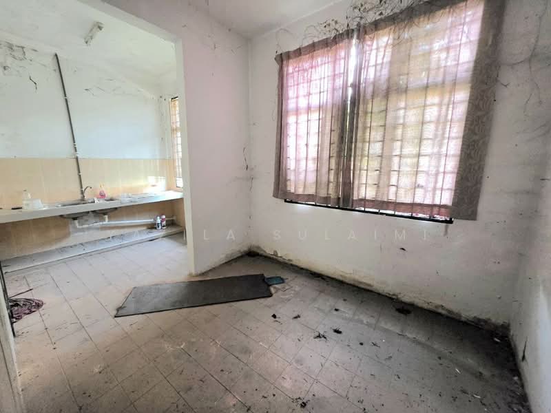 Semi-Detached House for Sale in Banting (Selangor) - Yazila Sulaimi - Kitchen - PropertyGuru.com.my