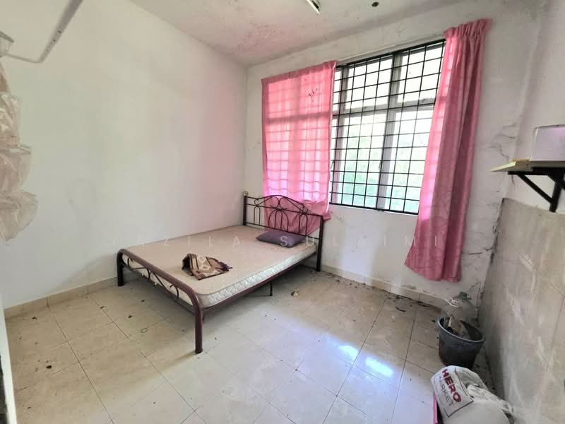 Semi-Detached House for Sale in Banting (Selangor) - Yazila Sulaimi - Bedroom - PropertyGuru.com.my