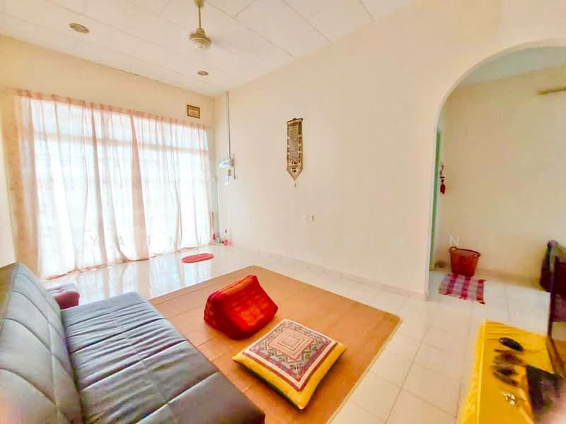 Rumah Teres 1 Tingkat untuk Dijual di Taman Tanjung Gading (Muar) - Yasmin Sulaiman - Living Room - PropertyGuru.com.my