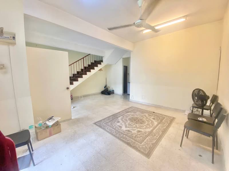 Rumah Teres 2 Tingkat untuk Dijual di Taman Sri Andalas (Klang) - Abdul Qadir - Living Room - PropertyGuru.com.my