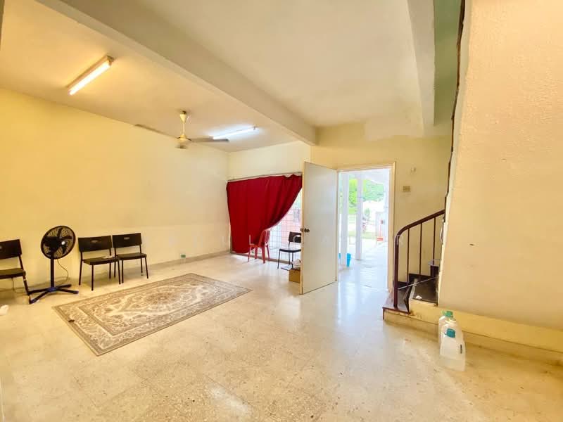 Rumah Teres 2 Tingkat untuk Dijual di Taman Sri Andalas (Klang) - Abdul Qadir - Living Room - PropertyGuru.com.my