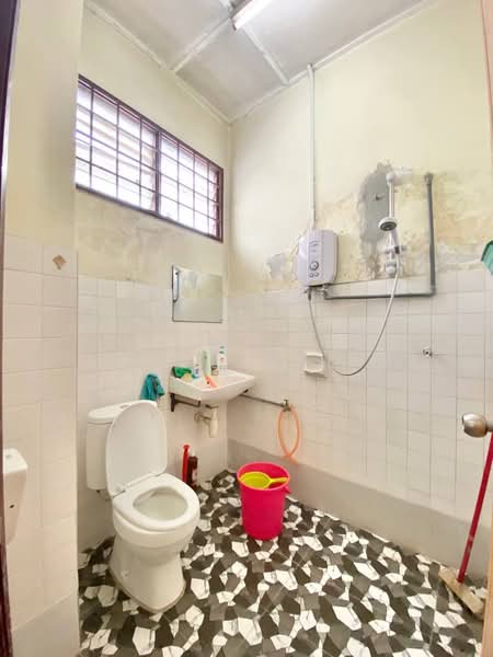Rumah Teres 2 Tingkat untuk Dijual di Taman Sri Andalas (Klang) - Abdul Qadir - Bathroom - PropertyGuru.com.my