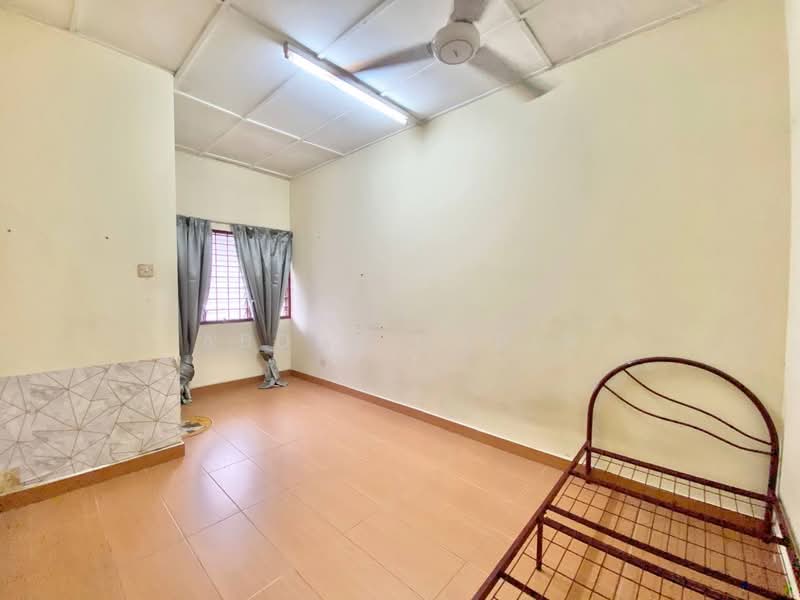 Rumah Teres 2 Tingkat untuk Dijual di Taman Sri Andalas (Klang) - Abdul Qadir - Bedroom - PropertyGuru.com.my