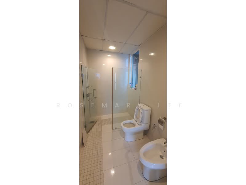 Kondominium untuk Dijual di Kiaramas Ayuria - Rosemary Lee - Bathroom - PropertyGuru.com.my