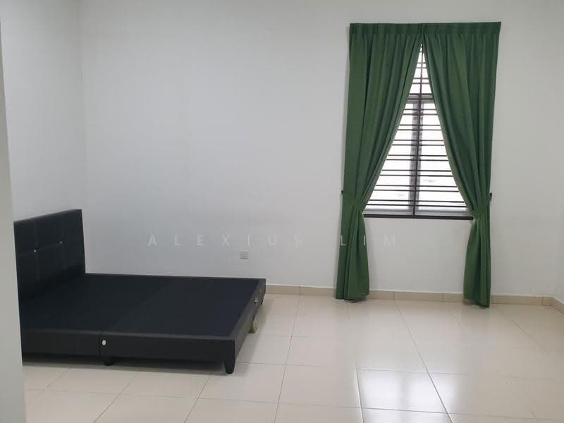 Rumah Berkembar untuk Dijual di Taman Scientex Kulai (Sedenak) - Alexius Lim - Bedroom - PropertyGuru.com.my