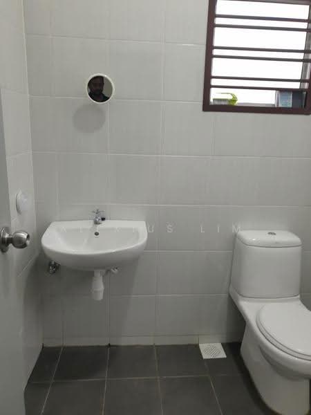 Rumah Berkembar untuk Dijual di Taman Scientex Kulai (Sedenak) - Alexius Lim - Bathroom - PropertyGuru.com.my
