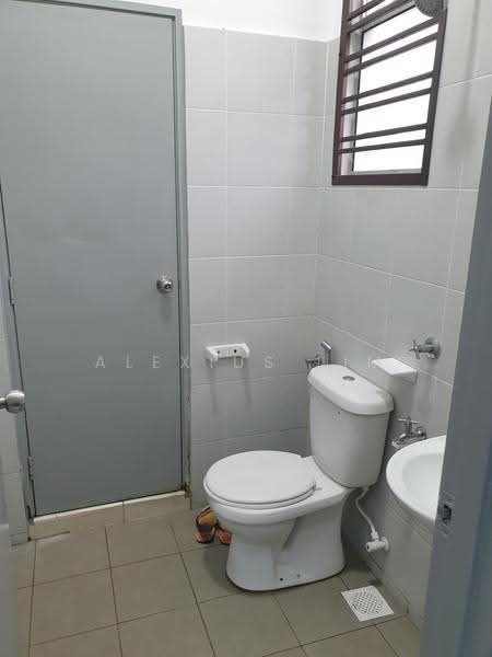Rumah Berkembar untuk Dijual di Taman Scientex Kulai (Sedenak) - Alexius Lim - Bathroom - PropertyGuru.com.my