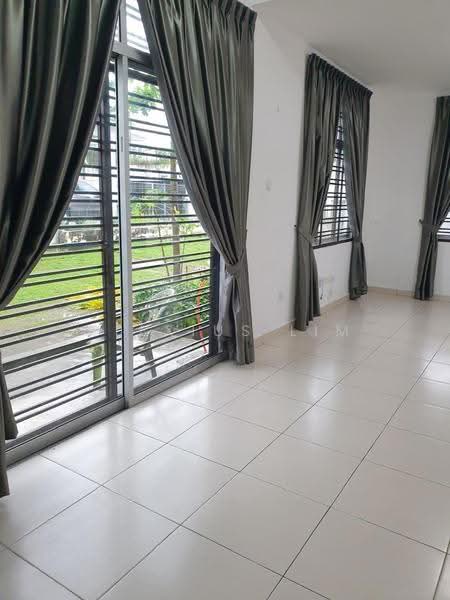 Rumah Berkembar untuk Dijual di Taman Scientex Kulai (Sedenak) - Alexius Lim - Living Room - PropertyGuru.com.my
