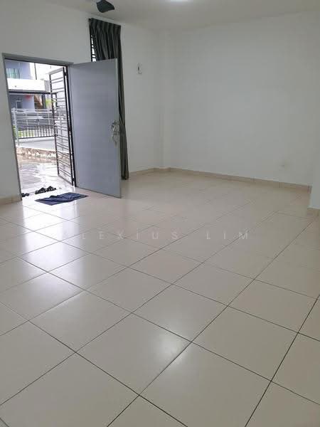 Rumah Berkembar untuk Dijual di Taman Scientex Kulai (Sedenak) - Alexius Lim - Entrance - PropertyGuru.com.my