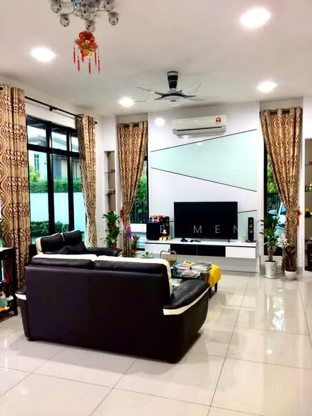 Rumah Kluster untuk Dijual di Taman Mount Austin (Tebrau) - Ang Wee Meng - Living Room - PropertyGuru.com.my