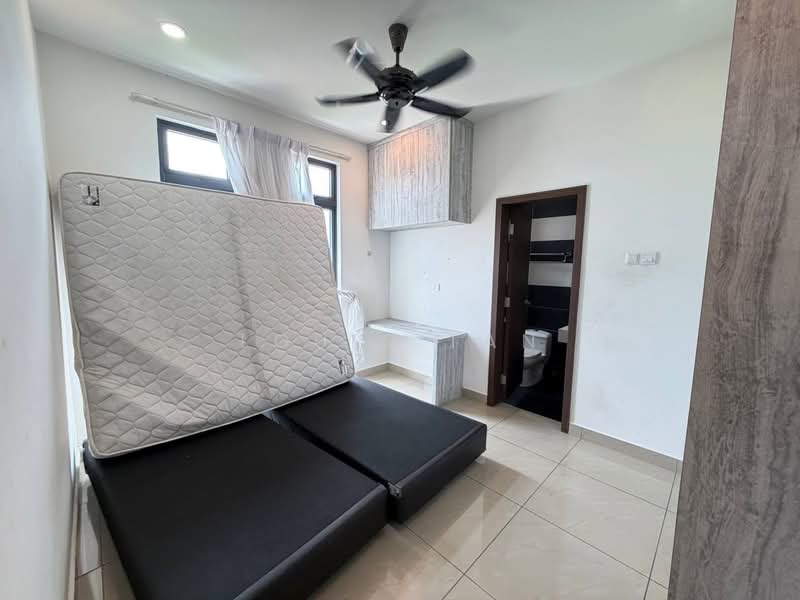 Servis Apartment untuk Dijual di D'Secret Garden (Pangsapuri Kempas Indah) - Louis Tan - Bedroom - PropertyGuru.com.my