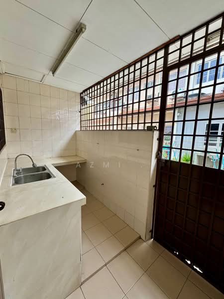 2-storey Terraced House for Sale in Subang (Selangor) - Azmi . - Kitchen - PropertyGuru.com.my