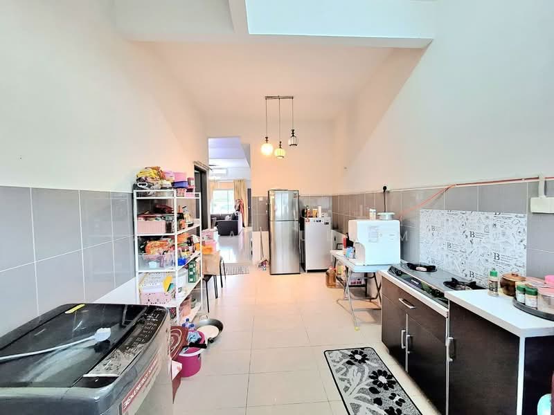 2-storey Terraced House for Sale in Shah Alam (Selangor) - Yazila Sulaimi - Kitchen - PropertyGuru.com.my