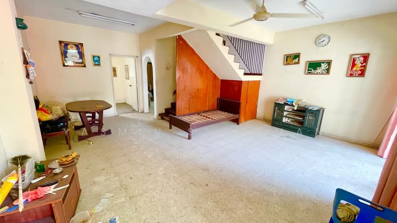 2-storey Terraced House for Sale in Taman Serdang Raya (Seri Kembangan) - Yasmin Sulaiman - Living Room - PropertyGuru.com.my