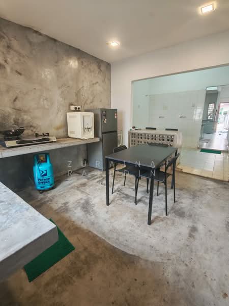 2-storey Terraced House for Rent in Shah Alam (Selangor) - Zuraina Rajudin - Kitchen - PropertyGuru.com.my