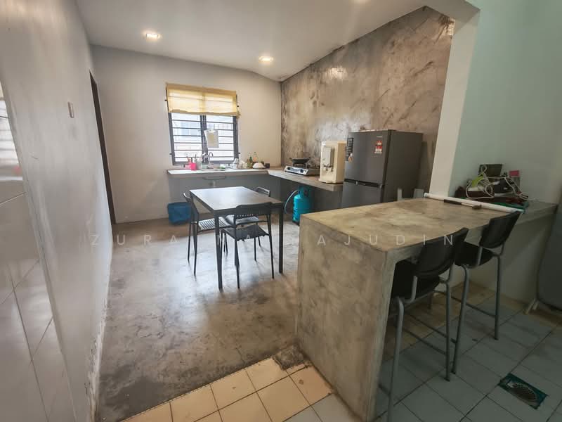 2-storey Terraced House for Rent in Shah Alam (Selangor) - Zuraina Rajudin - Kitchen - PropertyGuru.com.my