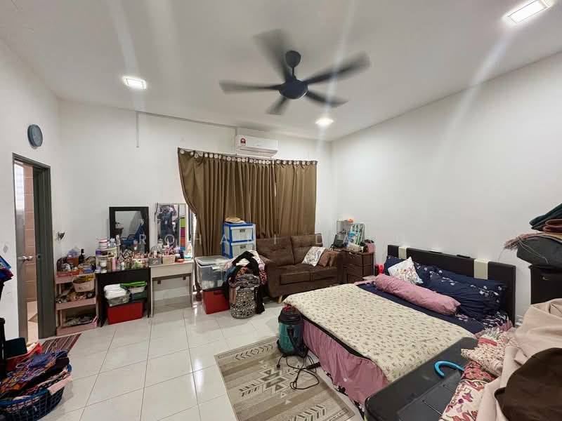 Rumah Teres 2 Tingkat untuk Disewa di Bandar Tasik Kesuma (Beranang) - Rohani Daud - Bedroom - PropertyGuru.com.my
