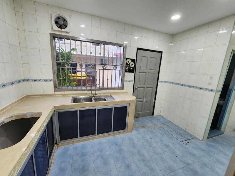 Rumah Teres 2 Tingkat untuk Dijual di Bandar Seri Alam (Masai) - Jason Lim - Kitchen - PropertyGuru.com.my