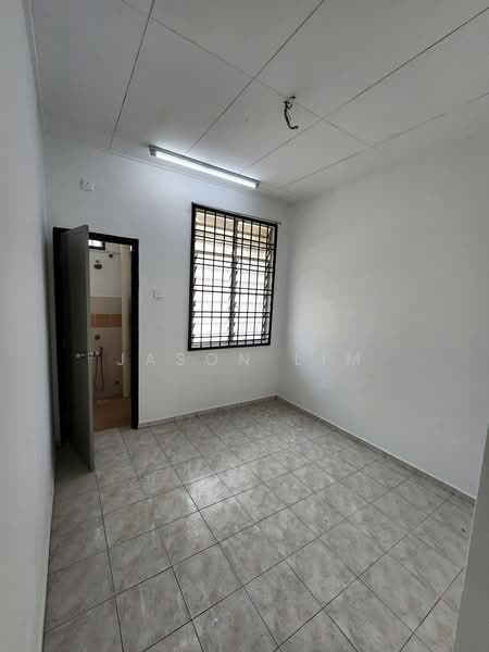 Rumah Teres 2 Tingkat untuk Dijual di Bandar Seri Alam (Masai) - Jason Lim - Bathroom - PropertyGuru.com.my