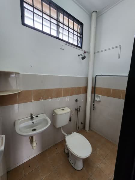 Rumah Teres 2 Tingkat untuk Dijual di Bandar Seri Alam (Masai) - Jason Lim - Bathroom - PropertyGuru.com.my